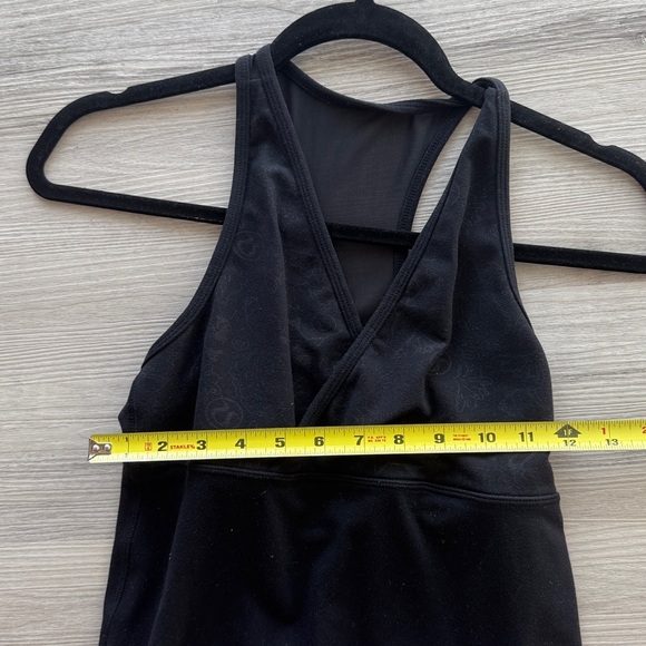 Lululemon tank size 2 - Picture 8 of 9